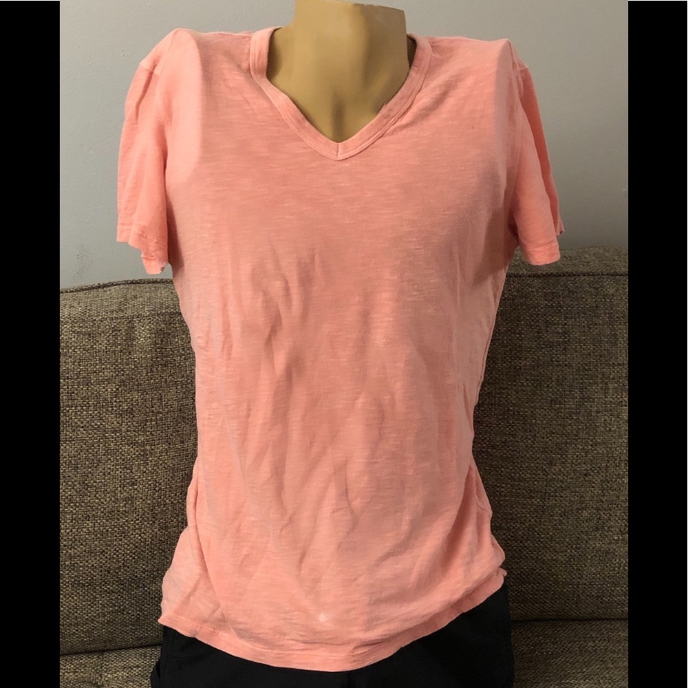 Men’s coral colored slub v-neck tee